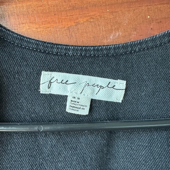 Black Button-Up Vest - Picture 2 of 3